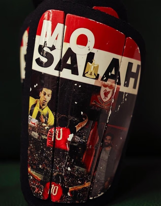 萨拉赫在非洲杯使用的定制护腿板：含埃及和利物浦安菲尔德元素